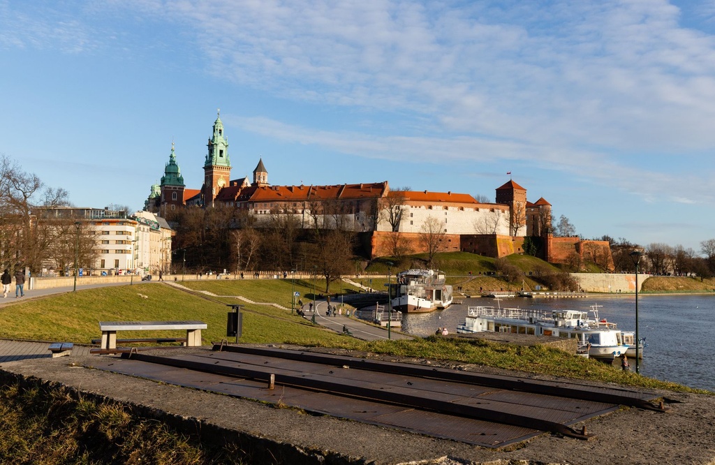 Family Dragon Trail: Krakow Castle & Wawel Dragon Hunt